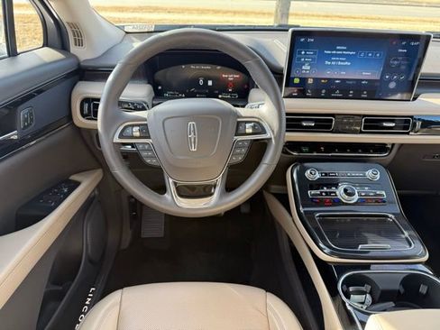 Certified 2022 Lincoln Nautilus Reserve image 16