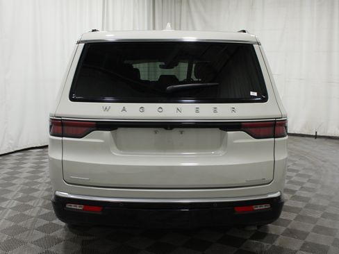Used 2022 Jeep Wagoneer Series III AWD/4WD image 37