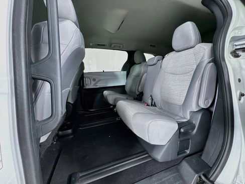 Certified 2025 Toyota Sienna LE FWD image 22