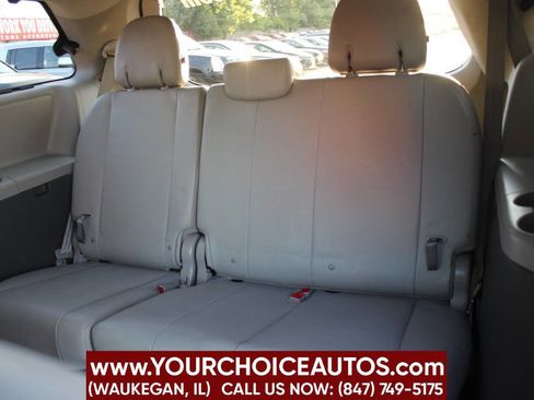 Used 2018 Toyota Sienna XLE w/ XLE Navigation Package FWD image 18