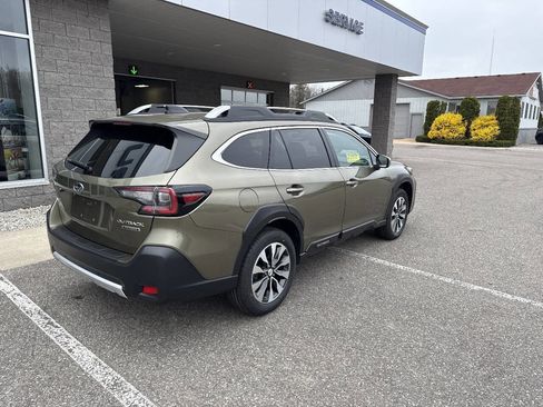 Used 2024 Subaru Outback Touring AWD/4WD image 3
