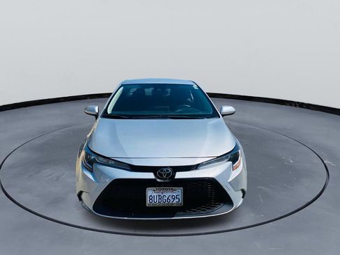 Used 2020 Toyota Corolla LE image 2