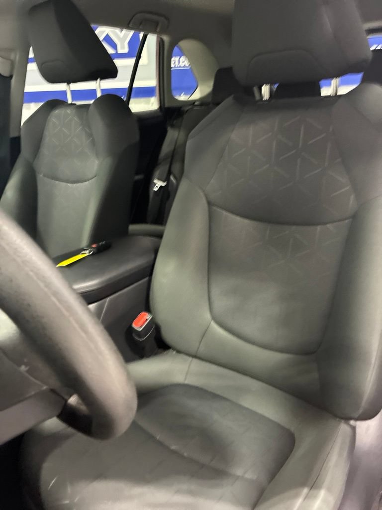 Used 2025 Toyota RAV4 XLE AWD/4WD image 13