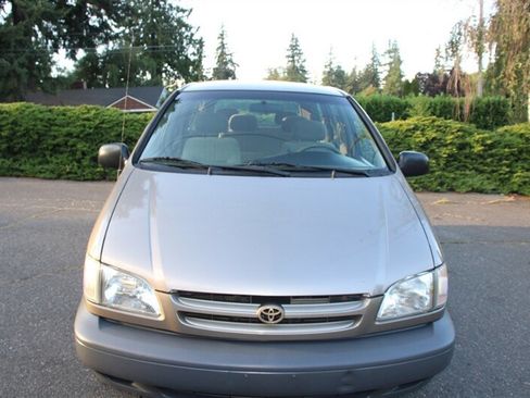 Used 1999 Toyota Sienna CE FWD image 9