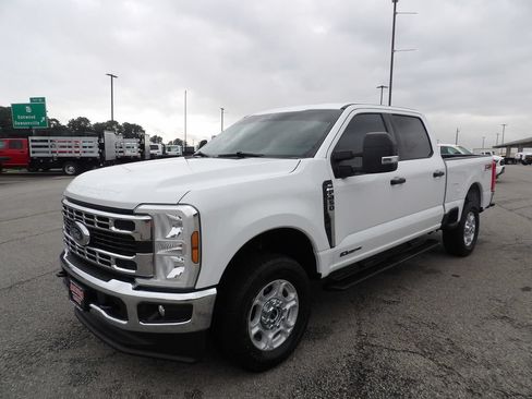 Used 2025 Ford F250 XLT w/ FX4 Off-Road Package AWD/4WD image 3