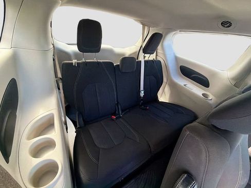 Used 2020 Chrysler Voyager L FWD image 25