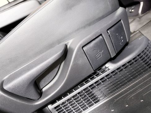 Used 2021 Toyota Highlander XLE image 48