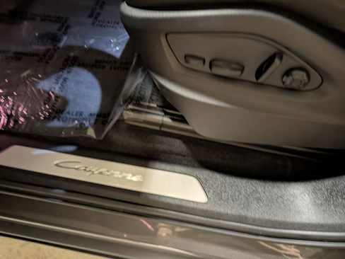 Certified 2024 Porsche Cayenne Coupe image 17