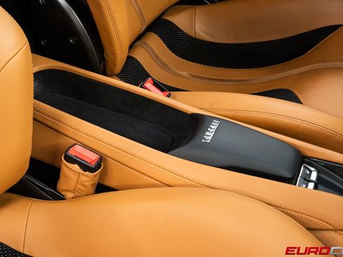 Used 2021 Ferrari F8 Tributo RWD image 37