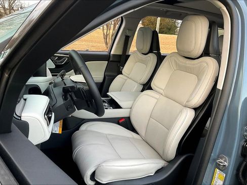 New 2025 Lincoln Aviator Reserve w/ Equipment Group 201A image 9