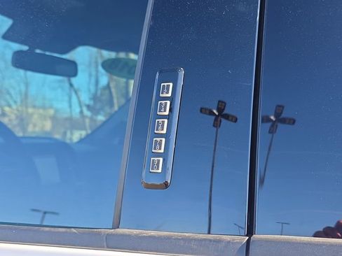 Used 2018 Ford F150 Lariat w/ Equipment Group 502A Luxury image 12