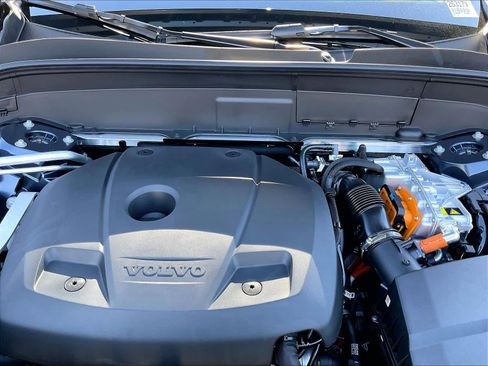 New 2026 Volvo XC90 T8 Plus w/ Protection Package Premier image 13