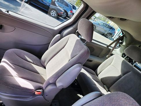 Used 2003 Chrysler Town & Country image 25