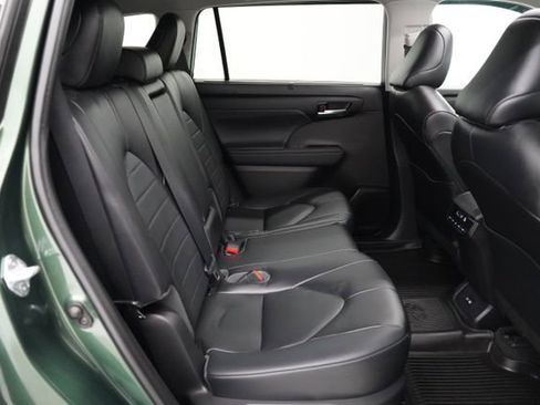 Used 2023 Toyota Highlander XLE image 85