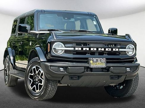 Used 2025 Ford Bronco Outer Banks AWD/4WD image 2