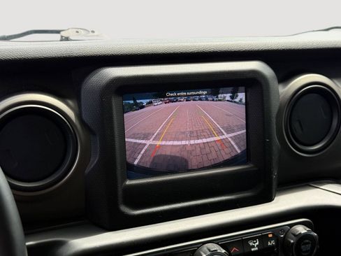 Used 2018 Jeep Wrangler Unlimited Sport S AWD/4WD image 17