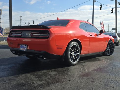 Used 2017 Dodge Challenger R/T Scat Pack w/ Leather Interior Group image 15