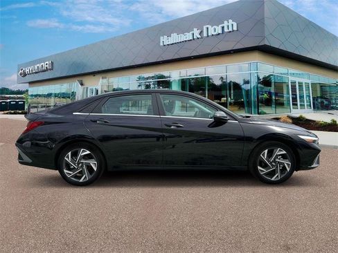 New 2025 Hyundai Elantra Limited image 8