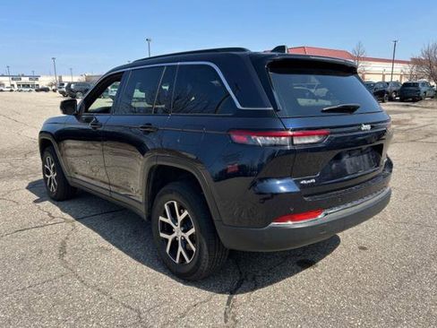 Used 2024 Jeep Grand Cherokee Limited image 10