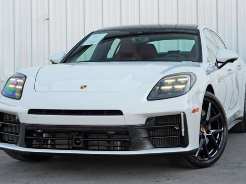 Used 2025 Porsche Panamera 4S w/ Premium Package image 3