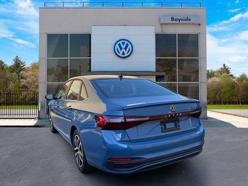Used 2025 Volkswagen Jetta SE FWD image 5