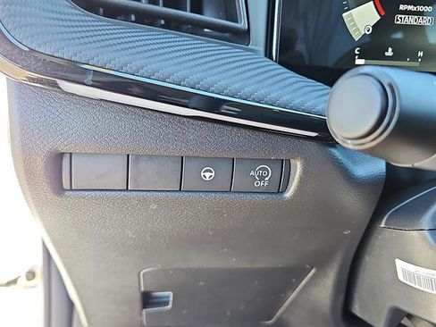 Used 2025 Nissan Kicks SR image 15