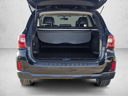 Used 2017 Subaru Outback 2.5i Limited image 6