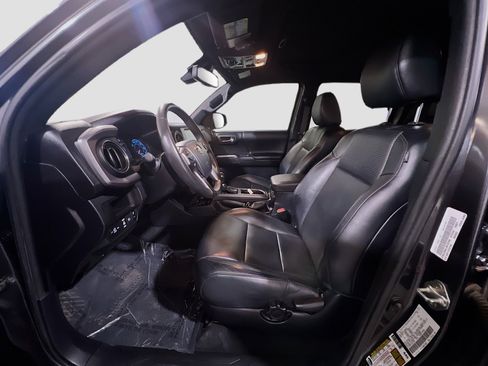 Used 2018 Toyota Tacoma TRD Off-Road image 15