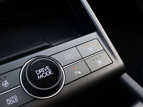 Used 2024 Hyundai Kona Limited FWD image 24