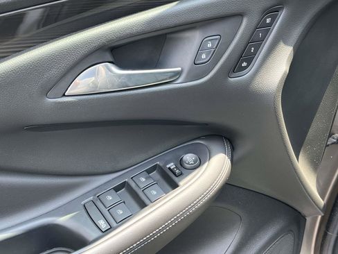Used 2019 Buick Envision Essence FWD image 17