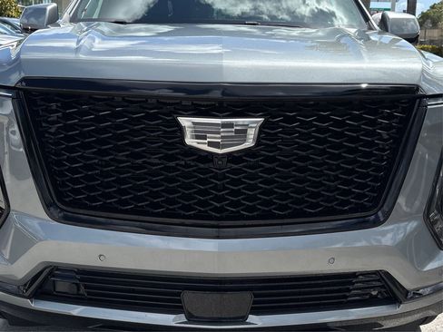 Certified 2026 Cadillac Escalade Platinum Sport w/ LPO, ONYX Package AWD/4WD image 17