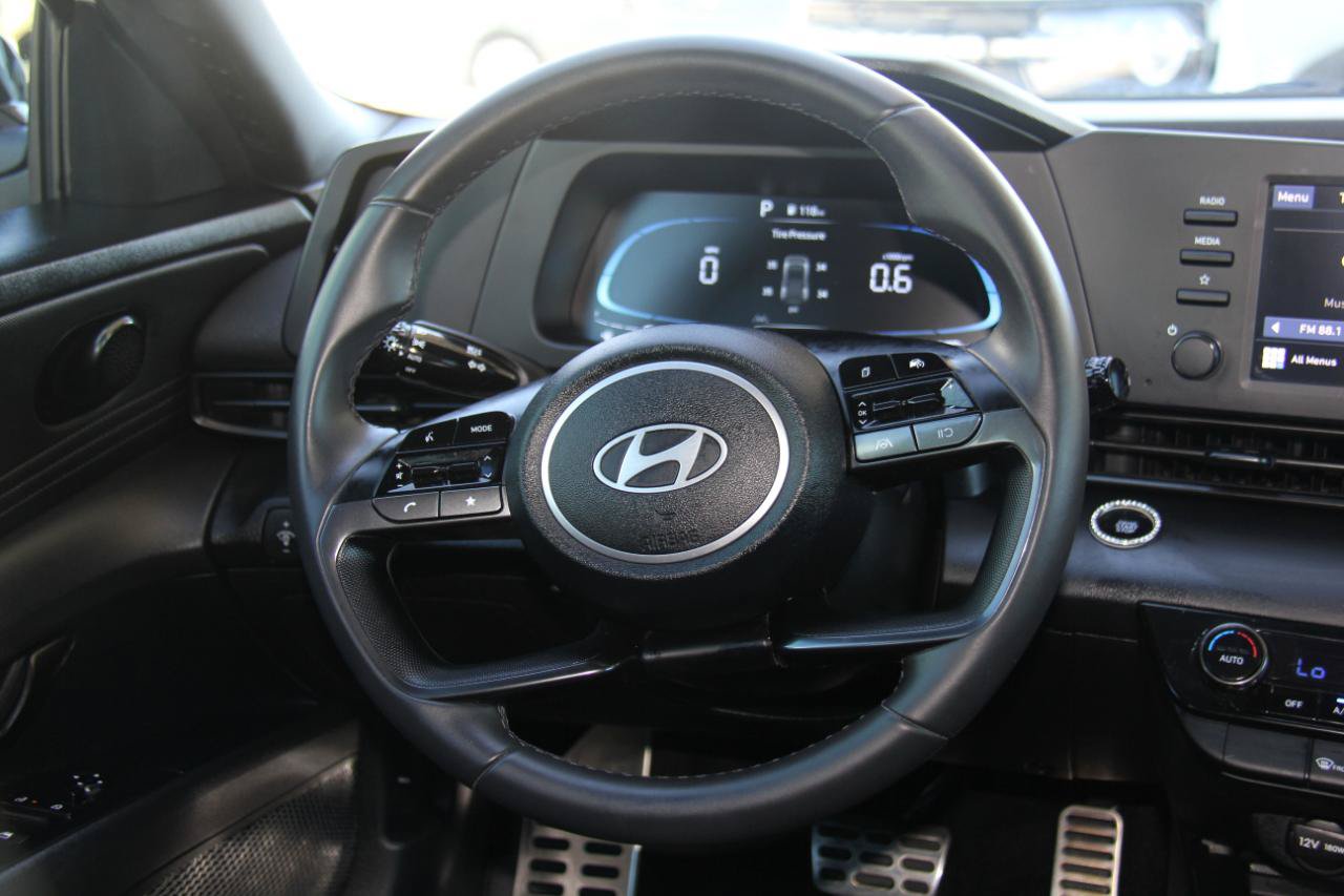Used 2025 Hyundai Elantra Sport FWD image 11
