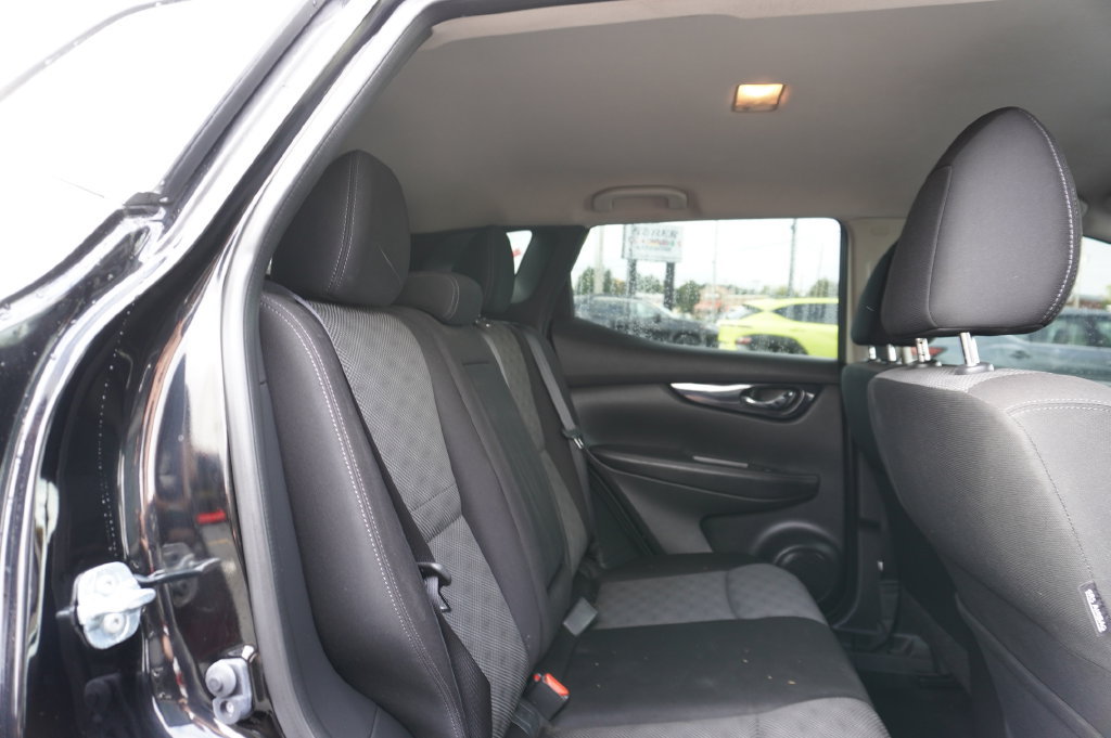 Used 2017 Nissan Rogue Sport SV AWD/4WD image 26
