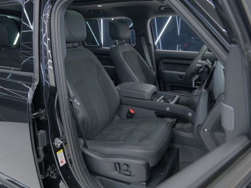 Used 2023 Land Rover Defender 110 V8 image 38