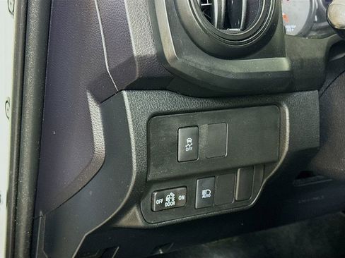 Used 2020 Toyota Tacoma SR image 10