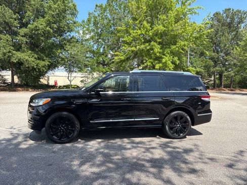 Used 2022 Lincoln Navigator Reserve AWD/4WD image 2