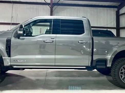 Used 2025 Ford F250 Platinum AWD/4WD image 2