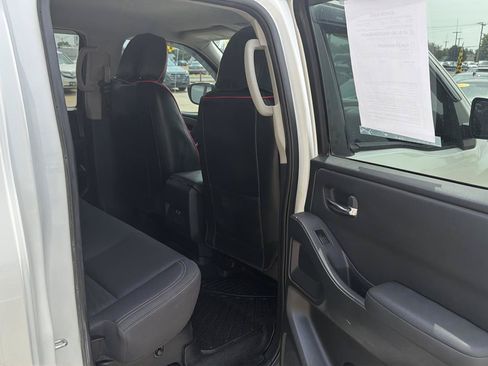 Used 2022 Nissan Frontier SV AWD/4WD image 25