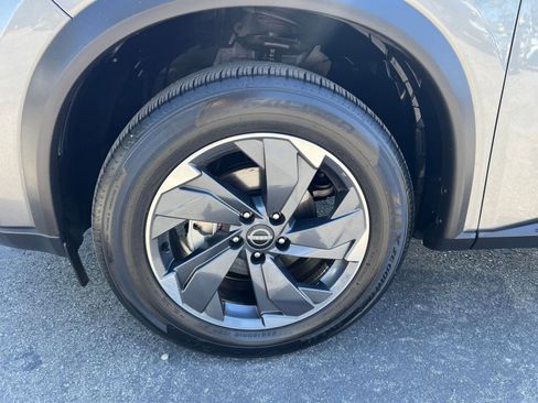 Used 2025 Nissan Rogue SV image 35