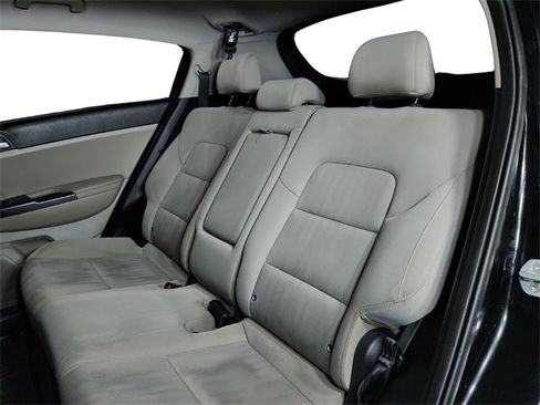 Used 2020 Kia Sportage LX image 19