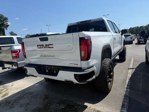 Used 2022 GMC Sierra 1500 AT4 w/ AT4 Preferred Package AWD/4WD image 3