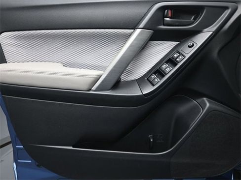 Used 2018 Subaru Forester 2.5i Premium w/ All-Weather Package image 22