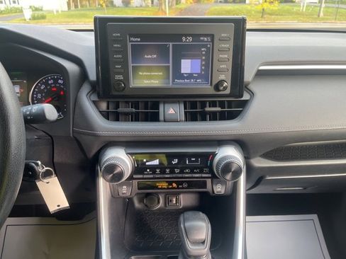 Used 2019 Toyota RAV4 LE image 19