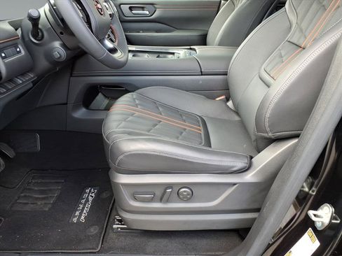 Used 2025 Nissan Armada PRO-4X w/ Pro-4X Premium Package image 14