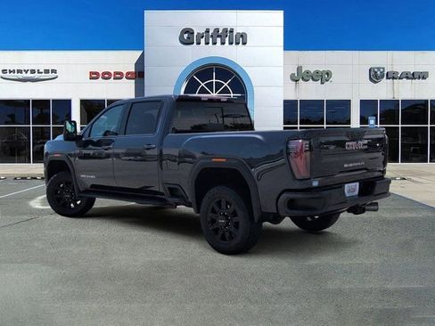 Used 2024 GMC Sierra 2500 AT4 w/ AT4 Preferred Package AWD/4WD image 9