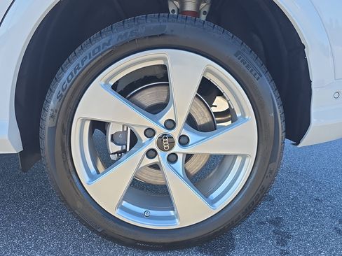 New 2025 Audi Q5 Premium Plus image 32