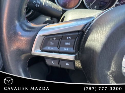 Used 2018 MAZDA MX-5 Miata Club RWD image 10