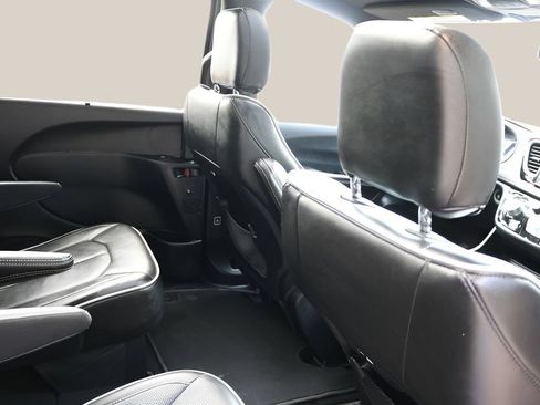 Used 2026 Chrysler Pacifica Limited FWD image 21
