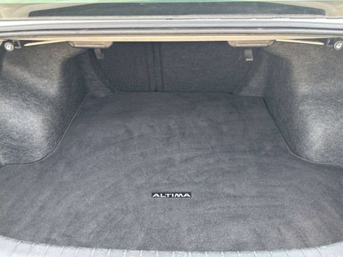Used 2025 Nissan Altima 2.5 SV FWD image 31