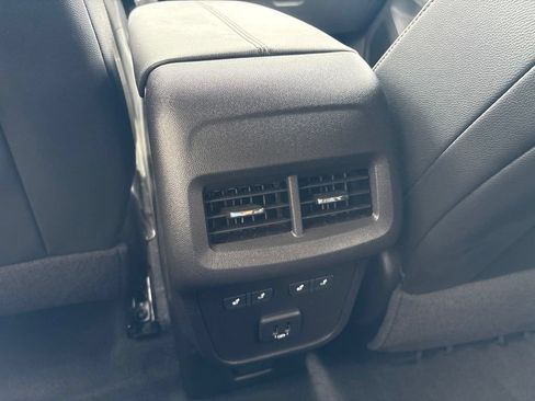 Used 2024 Chevrolet Equinox Premier AWD/4WD image 22